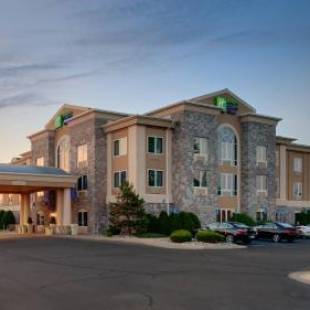 Фотографии гостиницы 
            Holiday Inn Express Hotel & Suites Saginaw, an IHG Hotel