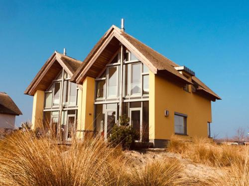 Фотография гостевого дома Ostsee - Reetdachhaus Nr 8 "Sonne und mehr" im Strand Resort