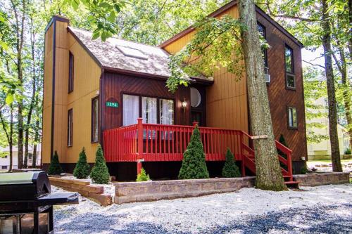 Фотография гостевого дома 3 Bedroom Adventure Chalet, Near the best of the Poconos