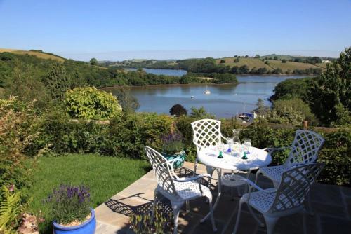 Фотография гостевого дома Curlew Cottage - Character Cottage with Superb River Views