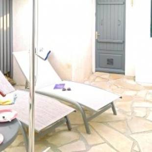 Фотографии гостевого дома 
            Maison de 2 chambres a Saint Gilles Croix de Vie a 300 m de la plage avec terrasse amenagee et wifi