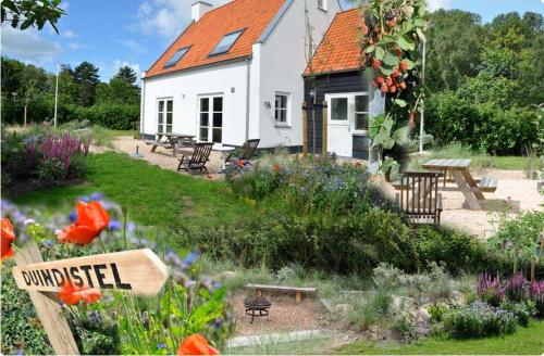 Фотография гостевого дома DE DUINDISTEL Bed by the Sea