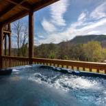 Фотография гостевого дома Smoky Bear Lodge with Guest House