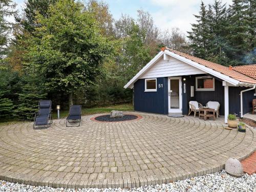 Фотография гостевого дома Three-Bedroom Holiday home in Hals 1