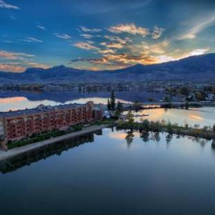 Фотографии гостиницы 
            Holiday Inn Hotel & Suites Osoyoos, an IHG Hotel