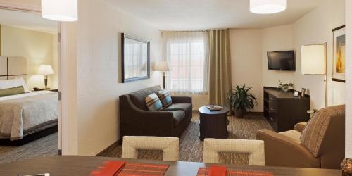 Фотография гостиницы Candlewood Suites Bethlehem South, an IHG Hotel