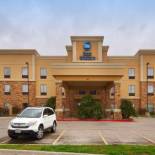 Фотография гостиницы Best Western Bastrop Pines Inn