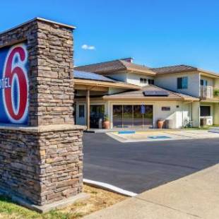 Фотографии гостиницы 
            Motel 6-Anderson, CA - Redding Airport