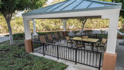 Фотография гостиницы Sonesta Simply Suites Irvine Spectrum