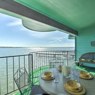 Фотография гостевого дома Resort-Style Lake Conroe Retreat with Balcony and View