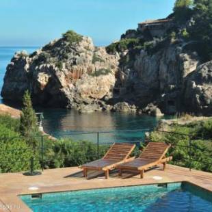 Фотографии гостевого дома 
            Luxury Villa First Line direct access to the beach Cala Deia