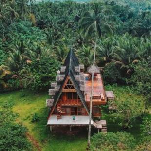 Фотографии гостевого дома 
            Camiguin Volcano Houses - A-Frame house