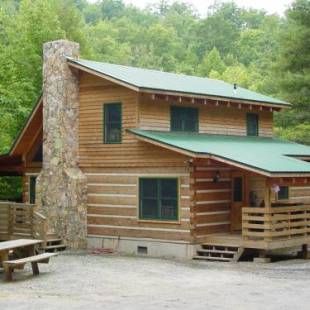 Фотографии гостевого дома 
            Bear Creek - Secluded Log Cabin Overlooking Creek - near Boone, NC