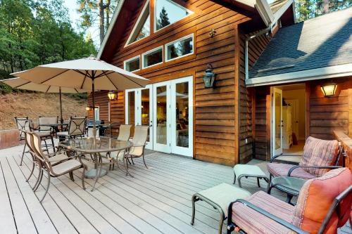 Фотография гостевого дома Cypress Lodge