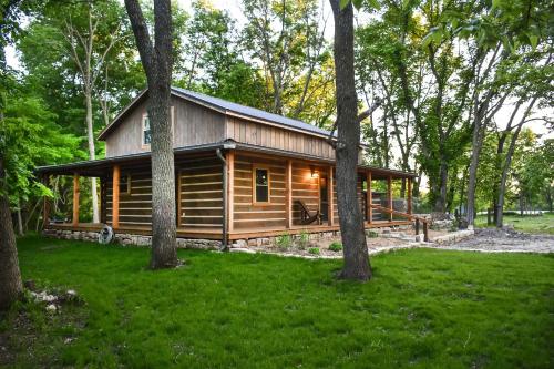 Фотографии гостевого дома 
            Private Chase County Cabin on Middle Creek!