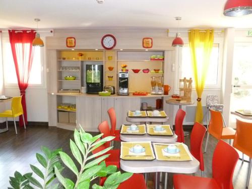 Фотография гостиницы Kyriad Direct Chartres Est