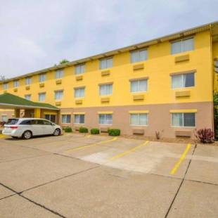 Фотографии гостиницы 
            Quality Inn East Evansville