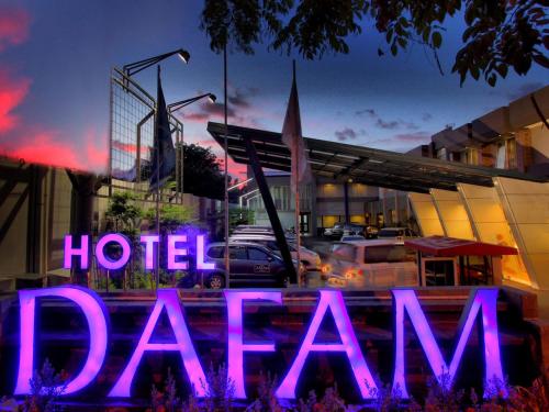Фотография гостиницы Dafam Hotel Cilacap