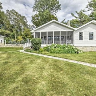 Фотография гостевого дома Ephraim Home with Yard - Walk to Lake Michigan!