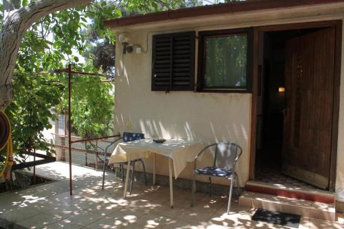 Фотография гостевого дома Apartments by the sea Mali Losinj (Losinj) - 7996