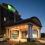 Фотография гостиницы Holiday Inn Express & Suites Kansas City Airport, an IHG Hotel