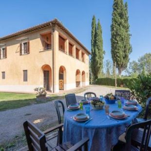 Фотография гостевого дома Tranquil Farmhouse in Terranova Bracciolini near Nightlife