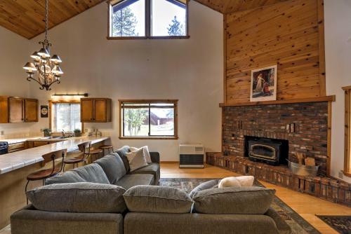 Фотографии гостевого дома 
            Ashland Cabin - 170 Acres with Mountain Views and Sauna