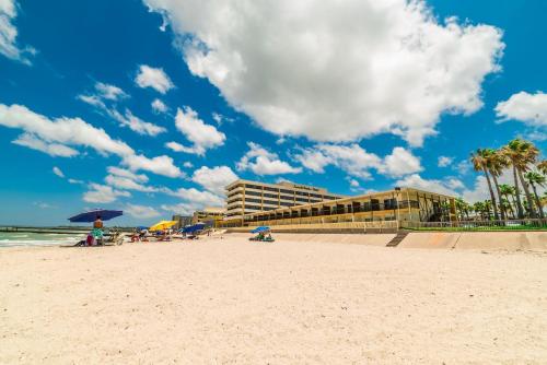 Фотографии гостиницы 
            Emerald Beach Hotel Corpus Christi