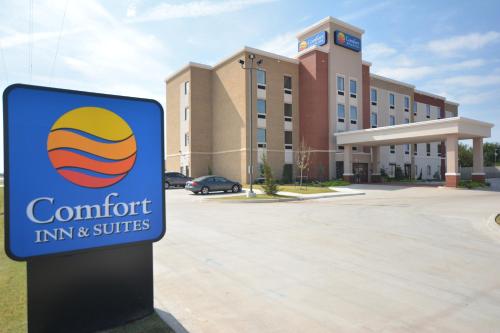 Фотографии гостиницы 
            Comfort Inn & Suites Newcastle - Oklahoma City