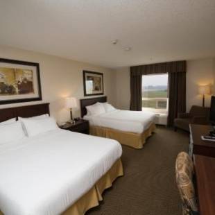 Фотографии гостиницы 
            Holiday Inn Express Hotel & Suites - Slave Lake, an IHG Hotel