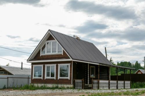 Фотография гостевого дома Семейный дом с баней у озера