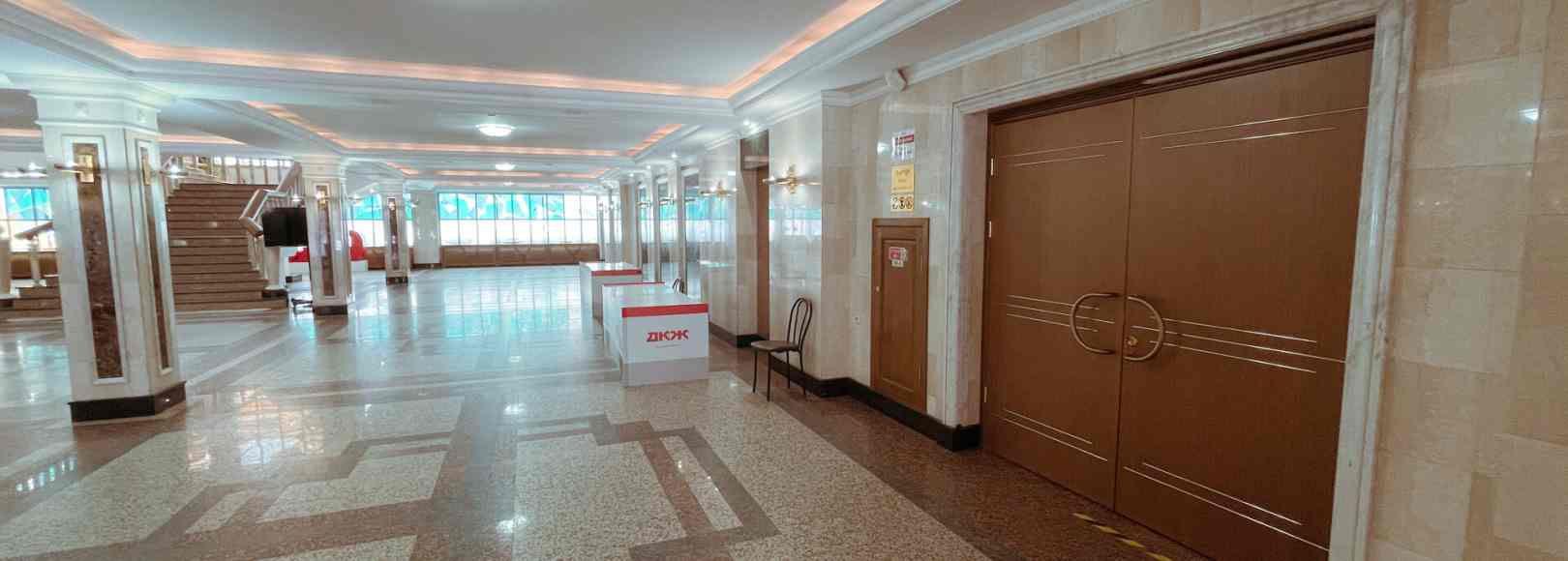 Фотография фойе ДК Железнодорожников Фойе первого этажа