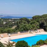 Фотография гостевого дома Maison d'une chambre avec vue sur la mer piscine partagee et jardin clos a Cogolin a 4 km de la plage