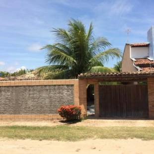 Фотографии гостевого дома 
            Casa de Veraneio, com piscina, churrasqueira, área de lazer, três suites com ar condicionado a 100m da praia, na Barra de São Miguel-AL