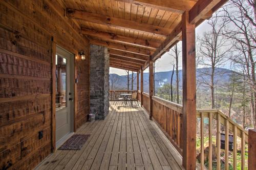 Фотографии гостевого дома 
            Smoky Mtn Log Cabin with Hot Tub and Panoramic Views!