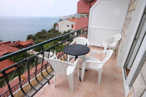 Фотография гостевого дома Apartments with a parking space Zivogosce - Porat, Makarska - 6700