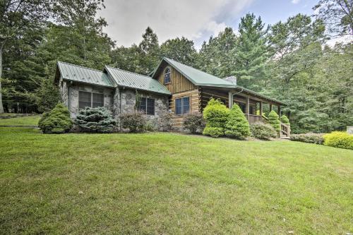 Фотография гостевого дома Creekside Berkeley Springs Cabin on 35 Acres!