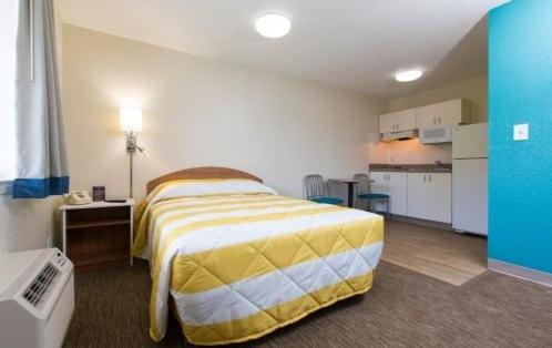 Фотографии гостиницы 
            InTown Suites Extended Stay Phoenix AZ - East