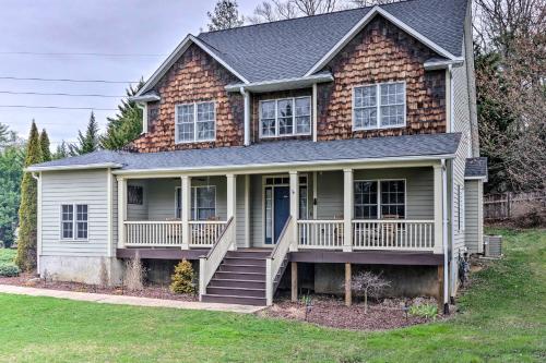 Фотографии гостевого дома 
            Porch, Patio, Proximity! Home Near Dtwn Asheville