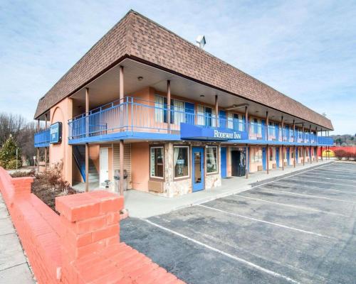 Фотография гостиницы Rodeway Inn Galax Highway 58