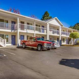 Фотографии гостиницы 
            Motel 6 Portland Mall - 205