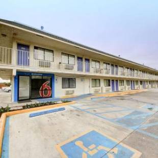 Фотографии гостиницы 
            Motel 6-San Marcos, TX