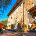 Фотография гостевого дома Bright Farmhouse in Montecatini Terme with Swimming Pool