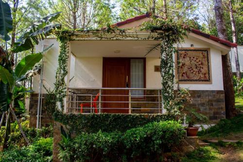 Фотографии гостиницы 
            LIVGRAND LA FOUR SEASONS, Yercaud