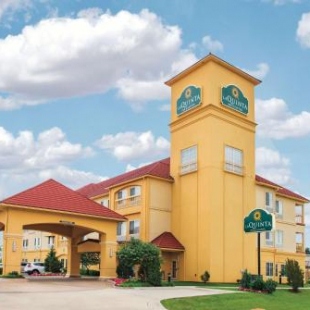 Фотография гостиницы La Quinta by Wyndham Tulsa Airport / Expo Square