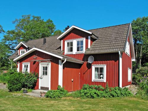 Фотография гостевого дома Holiday Home Matvik - BLE051