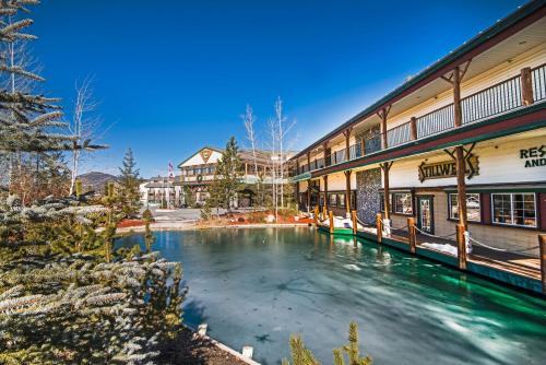 Фотография гостиницы Holiday Inn Resort The Lodge at Big Bear Lake, an IHG Hotel