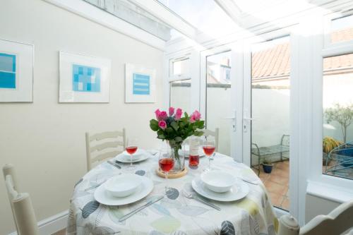 Фотография гостевого дома Admiral Cottage