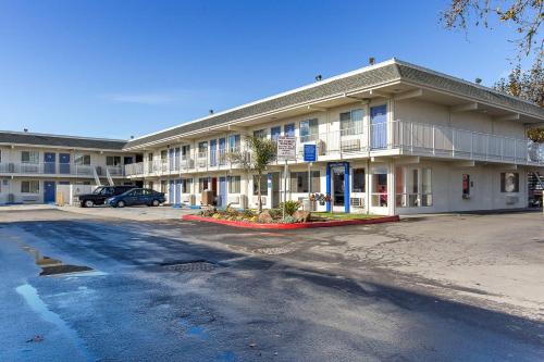 Фотография гостиницы Motel 6 Hayward, CA- East Bay