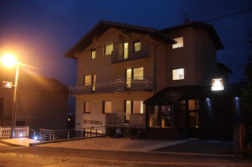 Фотография апарт отеля Apartmani i Bungalovi TROJKA